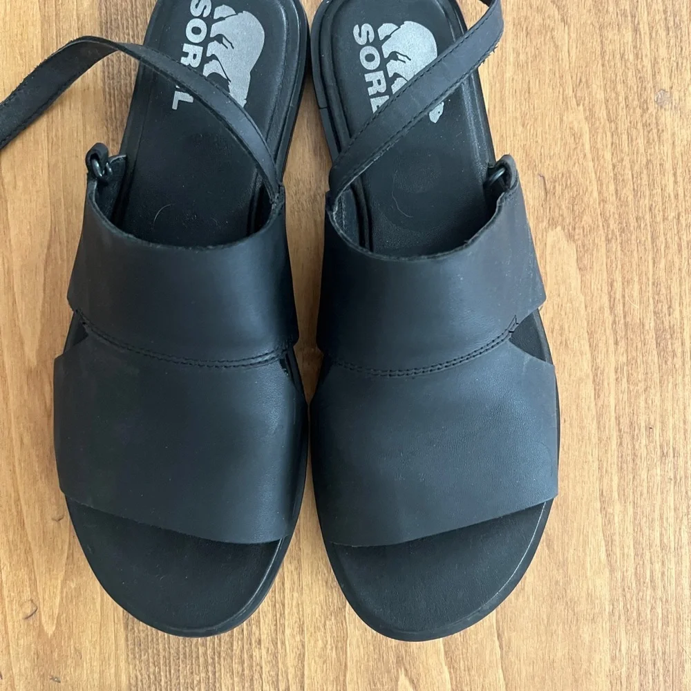 Women’s Black Sorel sandals - Picture 1 of 2